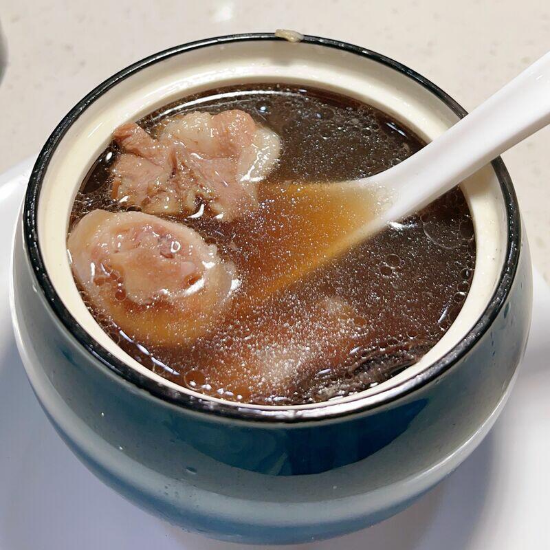 Eucommia Ulmoides Black Bean And Pig Tail Soup